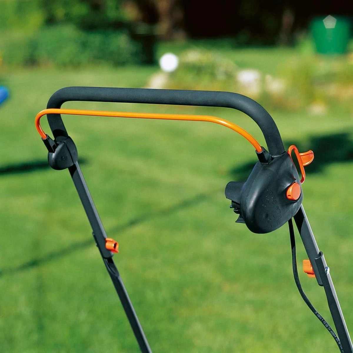 GARDENA EVC 1000 Verticuteermachine - Werkbreedte 30 Cm - Werkgebied 600m2 - Afbeelding 4