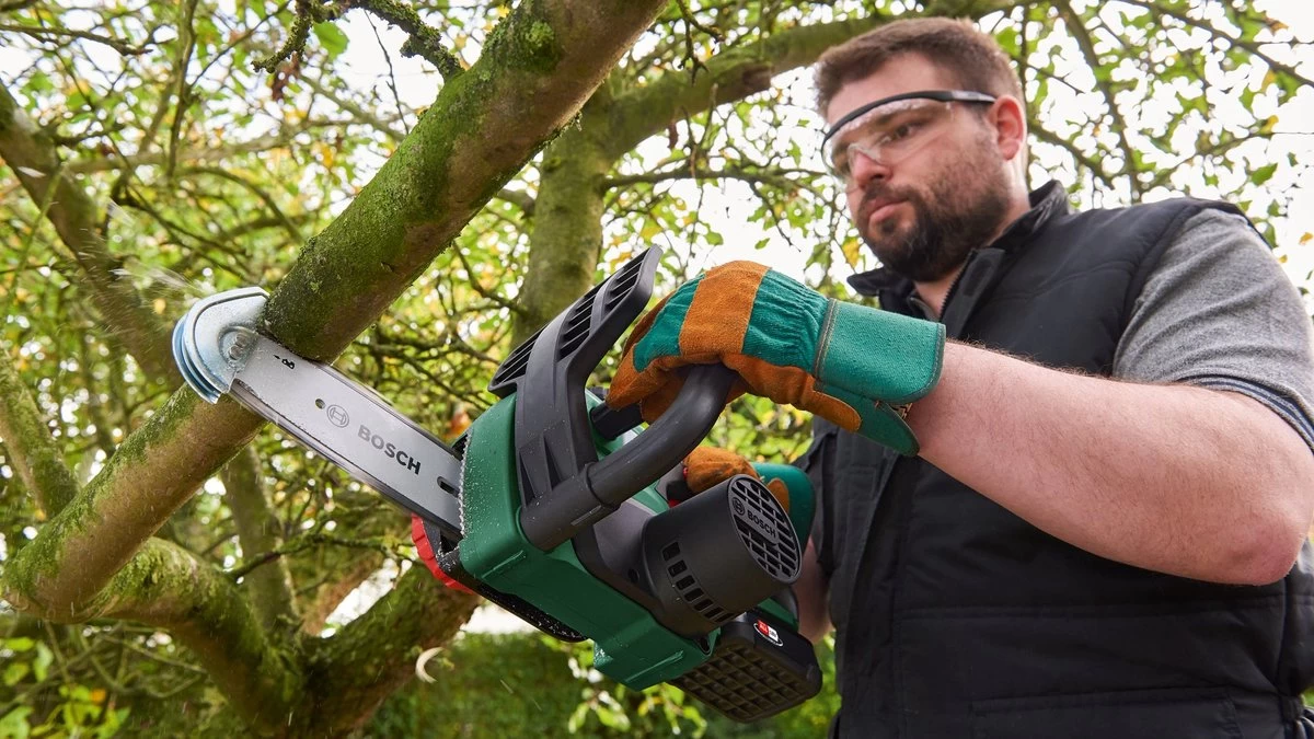 Bosch UniversalChain 18 Kettingzaag - Met 18 V Accu En Lader - Afbeelding 5