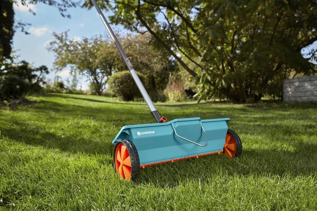 GARDENA Combisysteem Strooiwagen - 40 Cm Strooibreedte - Inhoud 3 Liter - Geschikt Voor 100m² - Afbeelding 3