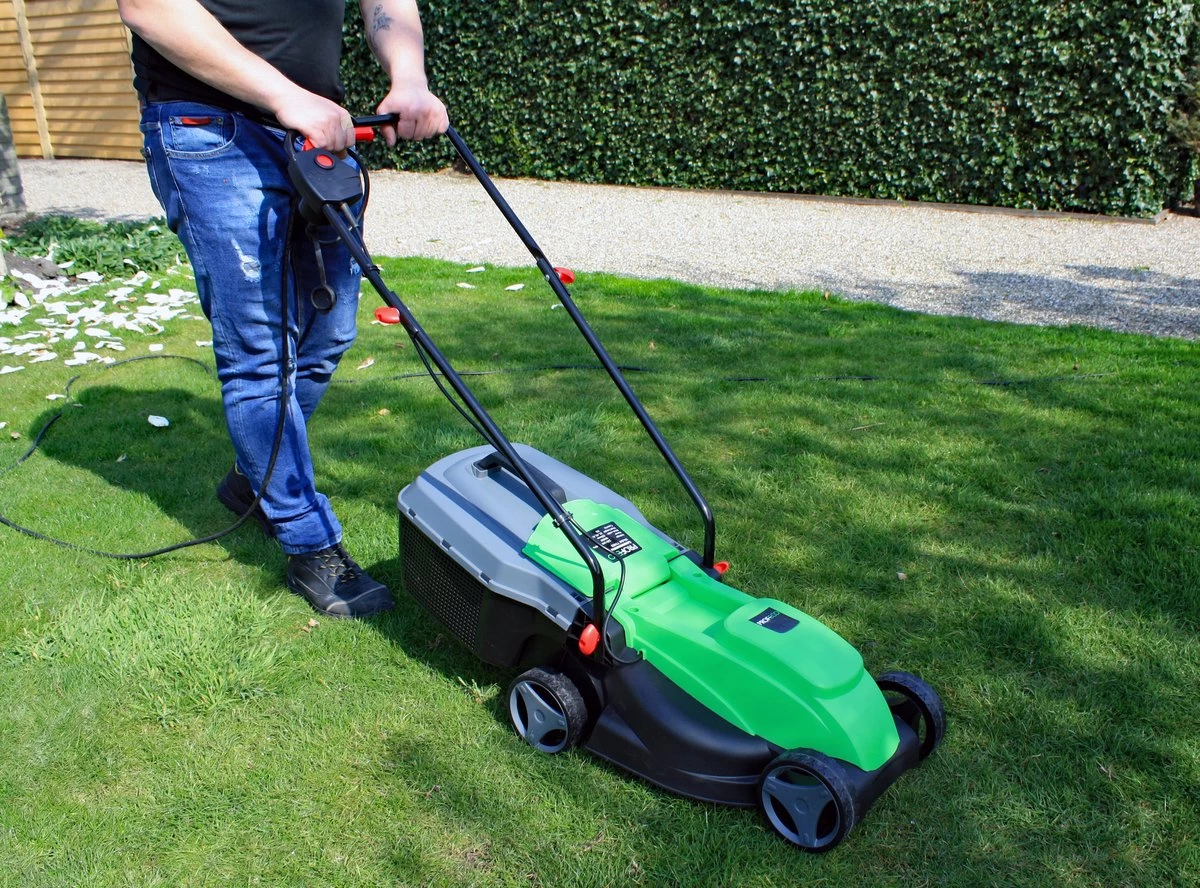 Profeco Elektrische Grasmaaier 1000W - Grasmaaimachine Met 320mm Maaibreedte En Instelbare Maaihoogte - Incl. 30 Liter Opvangbak - Afbeelding 6