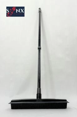 Synx Tools Zachte Bezem Rubberen Zwart 30cm Vloertrekker Binnen Bezem - Pet Hair Remover Bezems - Huisdierhaar Verwijderaar En Kappersbezem Met Steel - Vloertrekkers Met Bezemsteel - Vloertrekker Badkamer - 60/120 Cm Steel